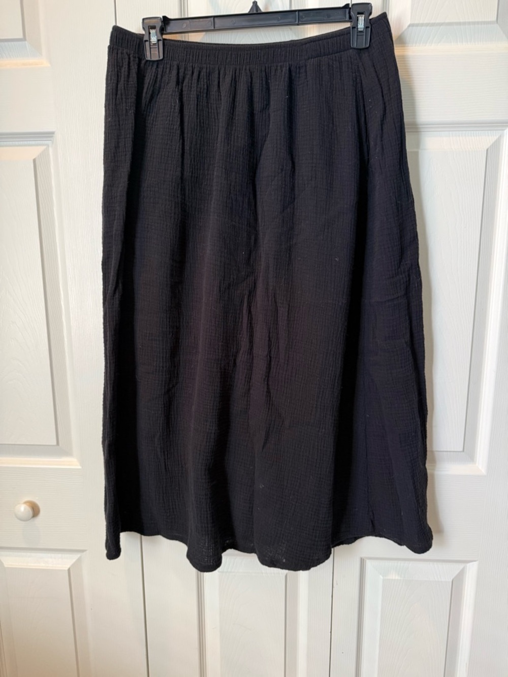 # Black Women's Elastic Waist 1X Gauze Midi Skirt